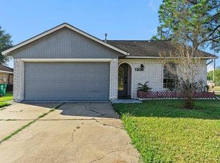 1202 Chippawa Ln, Pasadena, TX 77504