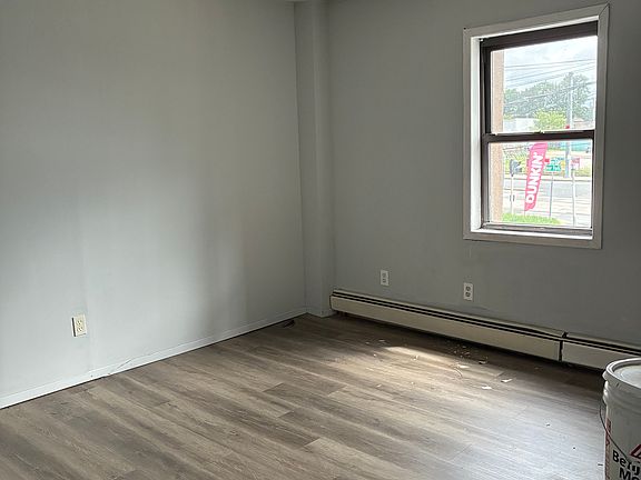 3rd image of 729 Acorn St