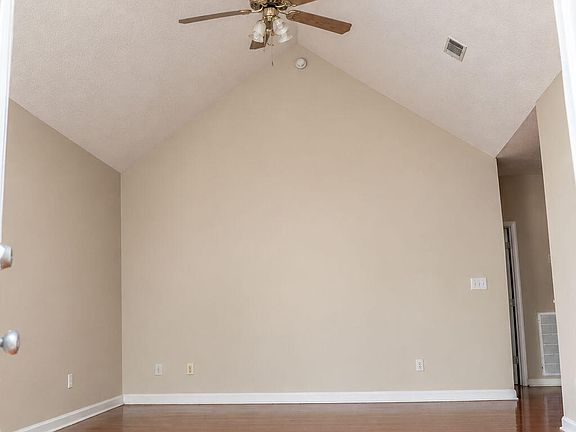 3rd image of 11 Middleton Ct