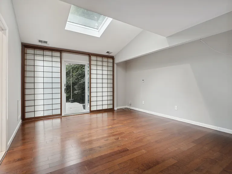 1226 Providence Ter — Photo 10