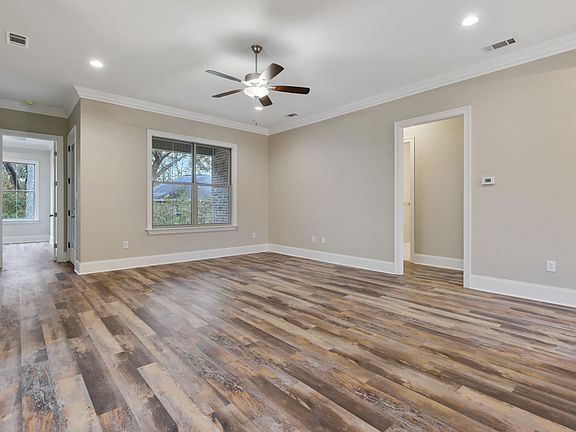 5th image of 33 Plantation Ln