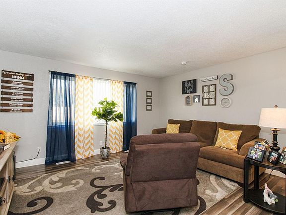 3rd image of 5047 E Carmen Ave