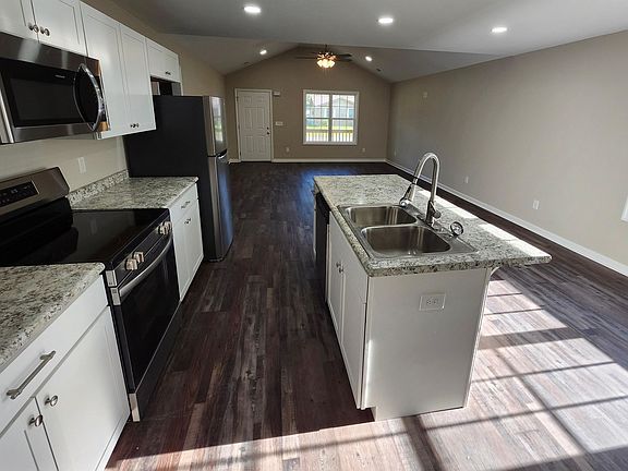 5th image of 408 B Blountsville St