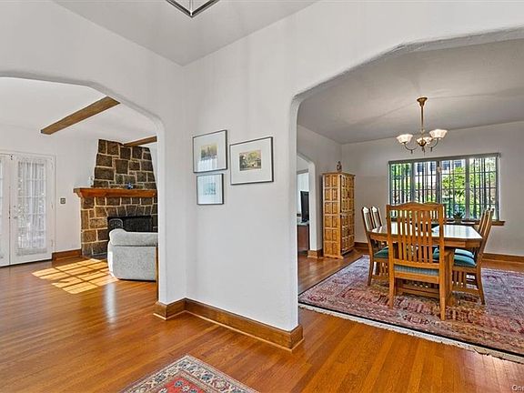 5th image of 72 Mayflower Dr