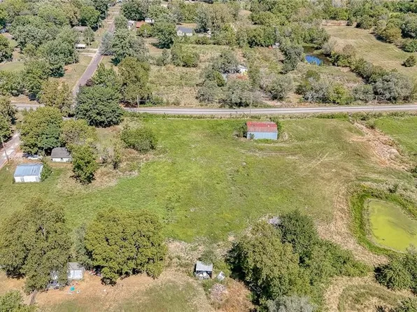 201 S Plum St, Holden, MO 64040