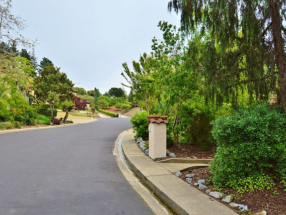 2nd image of 2 Paseo Linares