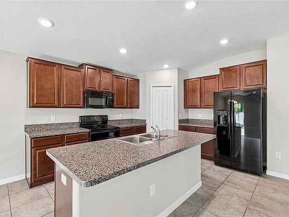 5th image of 3706 Cat Mint St