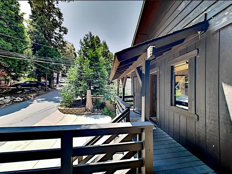 664 Ivy Ln — Photo 10