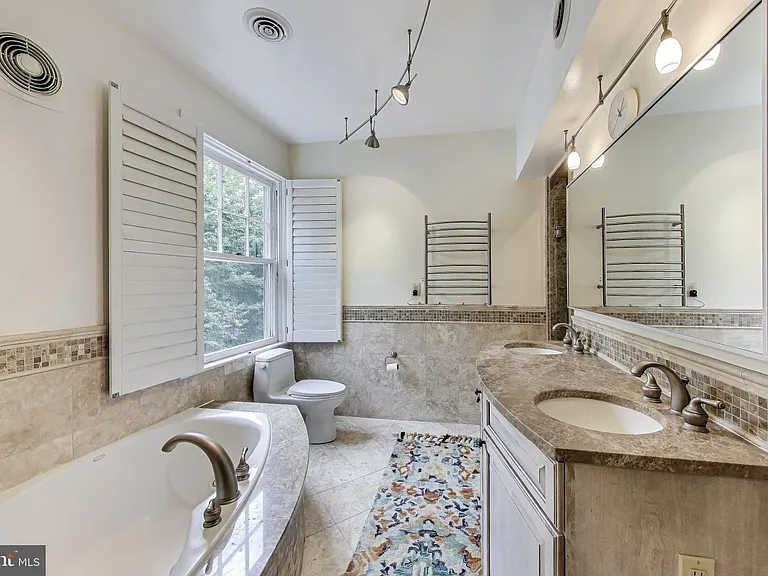 5809 Grosvenor Ln — Photo 19