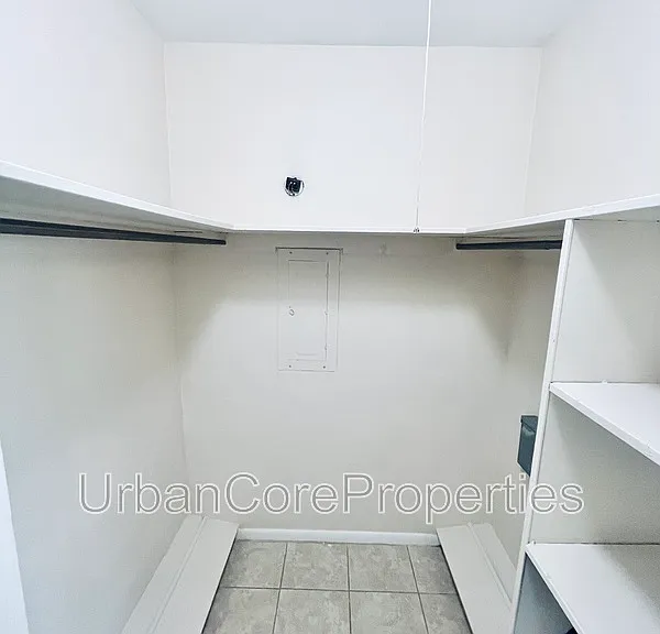 115 7th Ave N #8 — Photo 6
