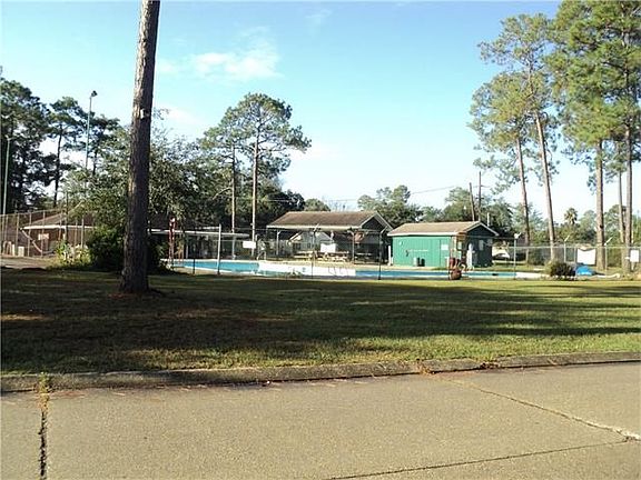 3rd image of 506 Tanglewood Dr