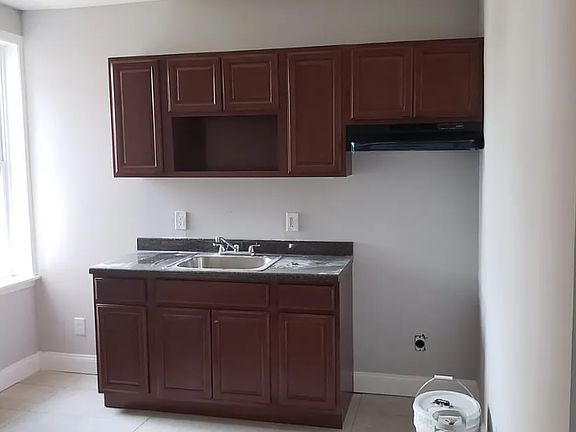 5th image of 4936 N 17th St Floor 1