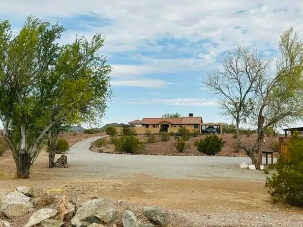 42832 La Posa Rd, Bouse, AZ 85325