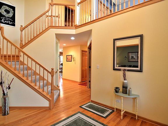4th image of 706 Joanne Dr