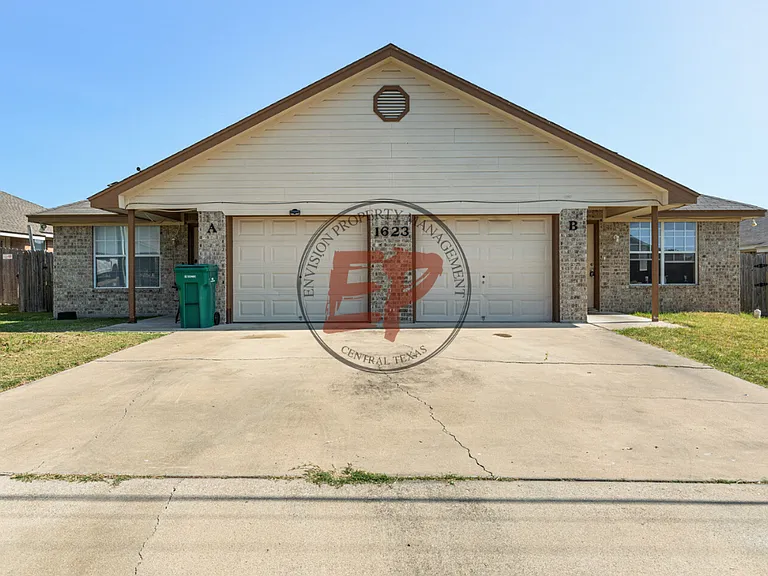 1623 Yuma Trl #A — Photo 1