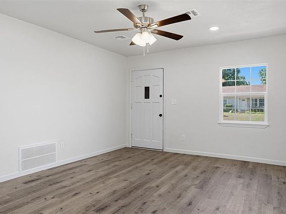4th image of 4633 SE 21st St
