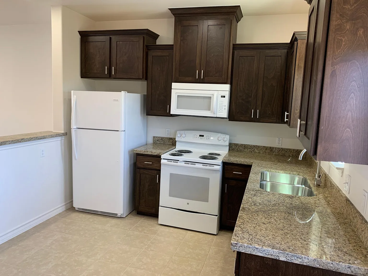 2 bed, 2.5 bath, 1150 sqft, $1,350 — Photo 4