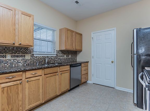 5th image of 134 Reid Ln