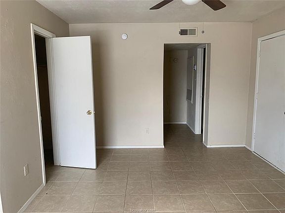 2nd image of 2711 Evergreen Cir #C