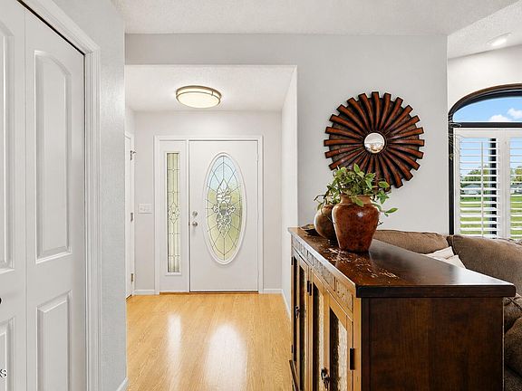 3rd image of 520 Crestland Pl