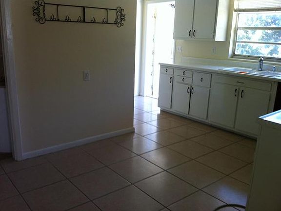 4th image of 1827 6th St SE