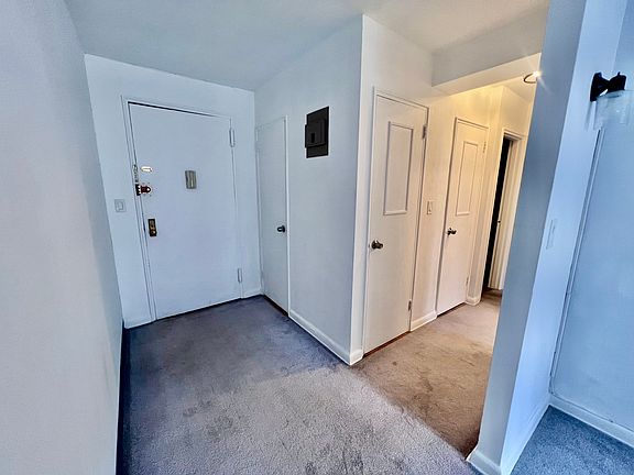 5th image of 2 Sadore Ln APT 4Z