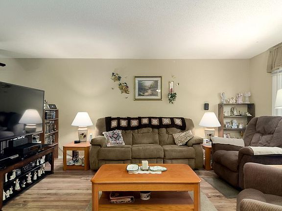 4th image of 1422 Oak Leaf Ln