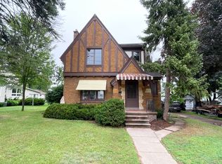82 8th St, Clintonville, WI 54929