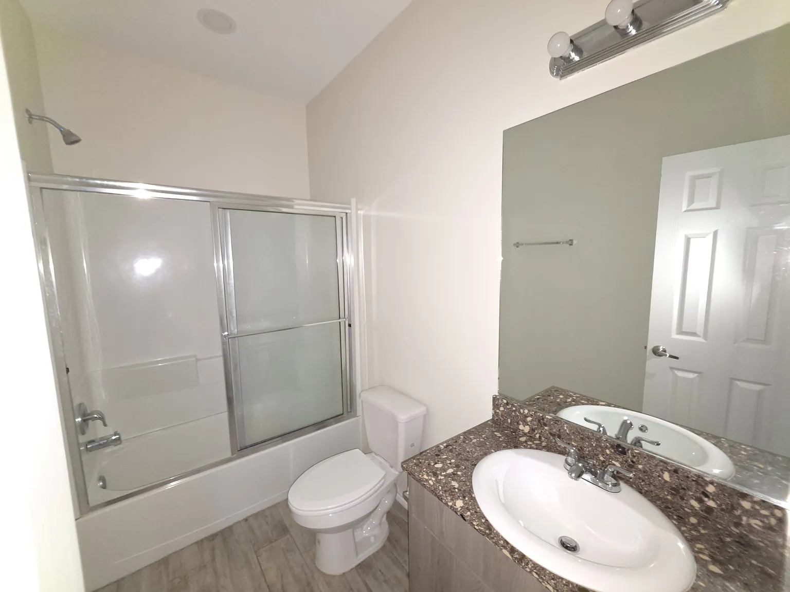 5005 N Hiawatha Dr — Photo 3