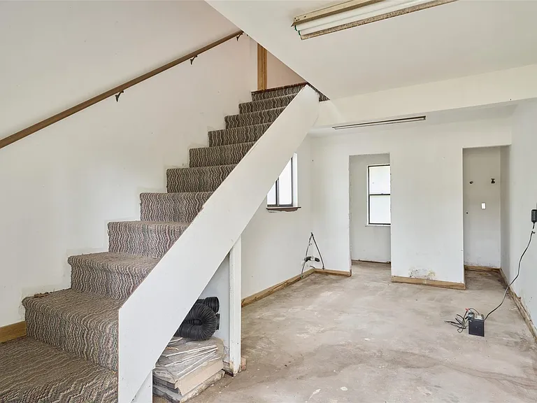 18233 Country Place Dr — Photo 28