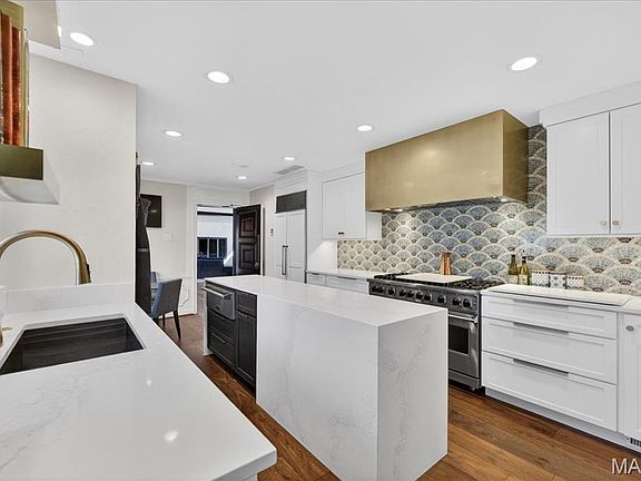 14th image of 10 Vouga Ln