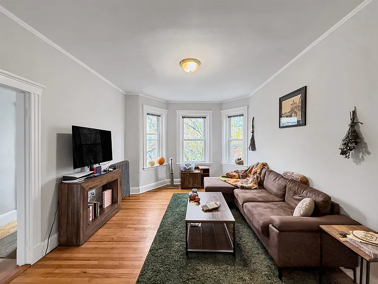 593 Centre St #3 — Photo 10