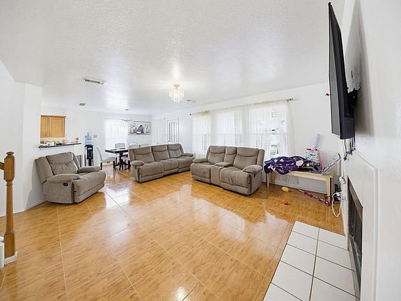 5th image of 5906 Logancrest Ln