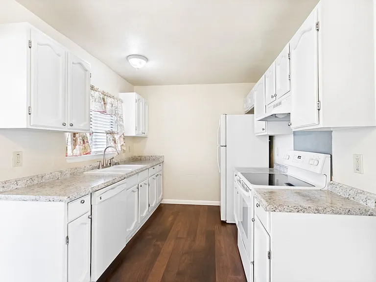 4907 Dare Ln — Photo 8