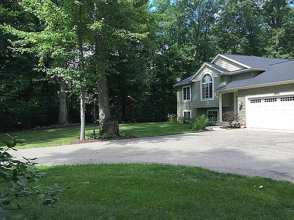 4th image of 3831 Oriole St