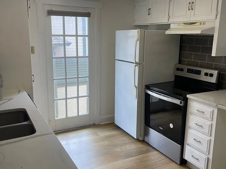 202 S Willomet Ave — Photo 7