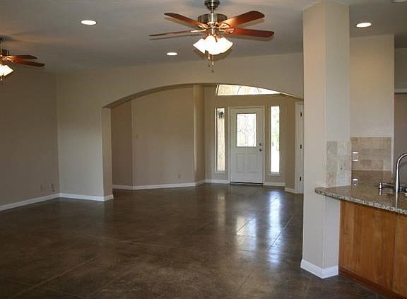 3rd image of 620 Carriage Oaks Dr