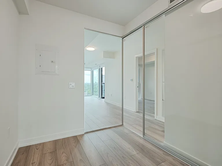 223 Redpath Ave — Photo 134