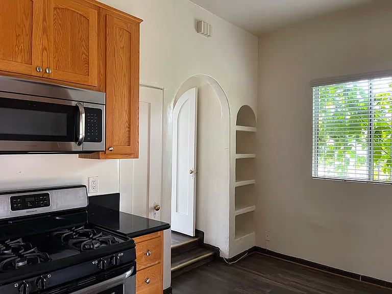 110050 S Cloverdale Ave — Photo 7