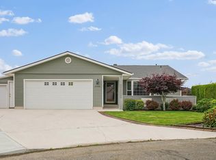 2400 W Santiam Dr, Woodburn, OR 97071