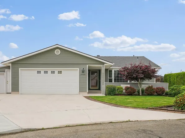 2400 W Santiam Dr, Woodburn, OR 97071