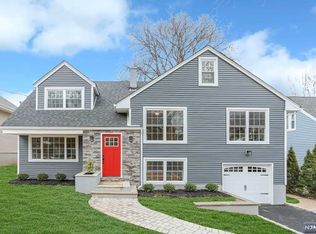 867 Barbara Dr, Teaneck, NJ 07666