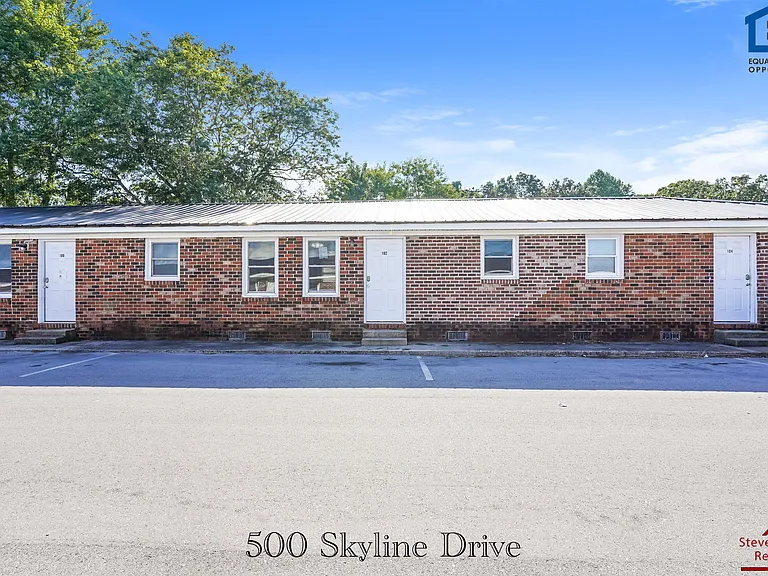Skyline Apartments — Photo 5