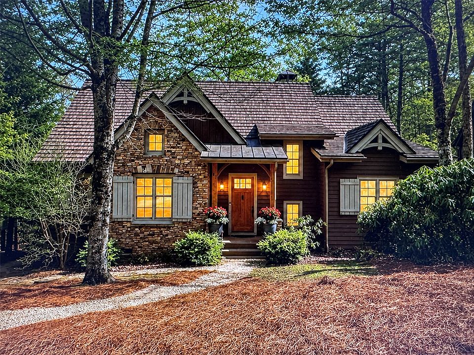 1st image of 42 Hemlock Ridge