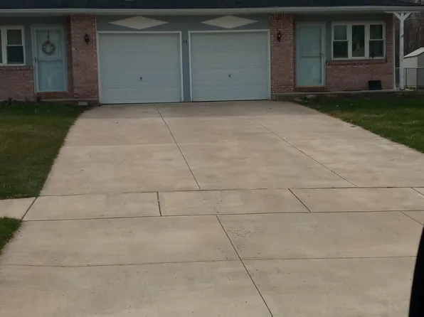 44 Sebring Dr, Depew, NY 14043