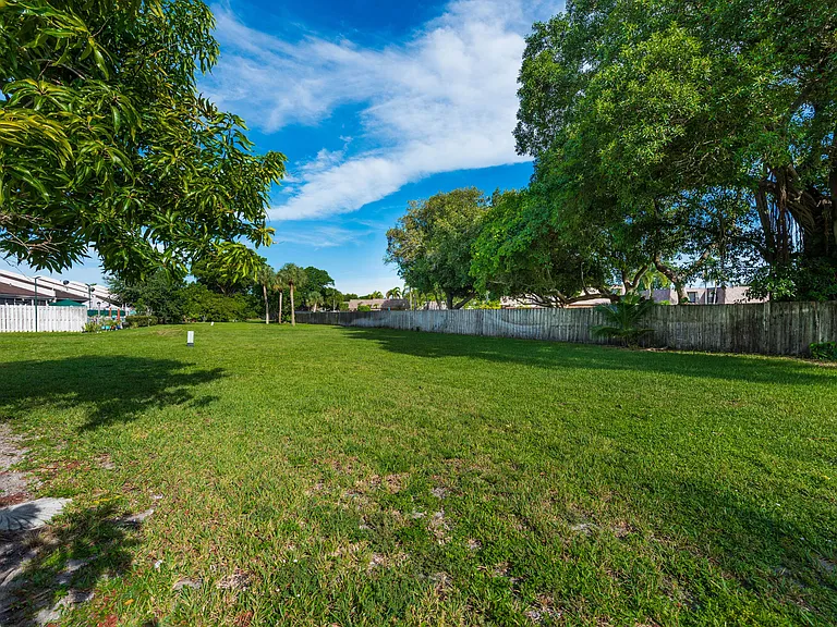 1013 NW 53rd St — Photo 28