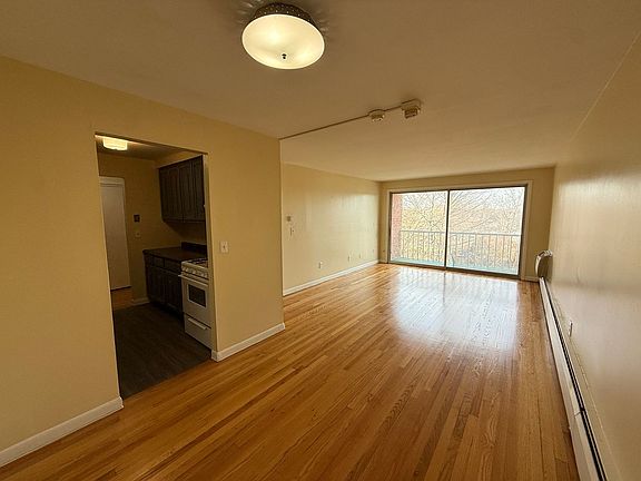 5th image of 377 Stanley St #380825FE3