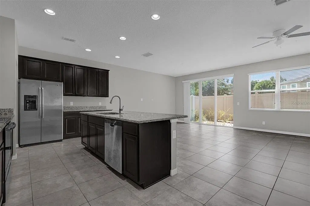 3 bed, 2.5 bath, 2064 sqft, $2,500 — Photo 4