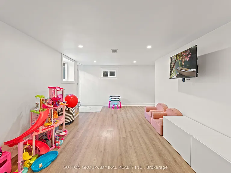 3 Hartland Rd — Photo 27