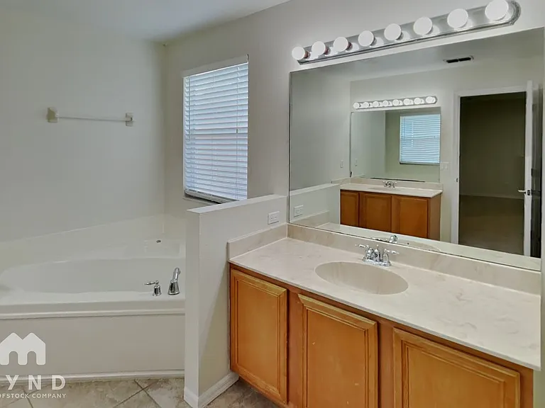 9333 Mandrake Ct — Photo 11